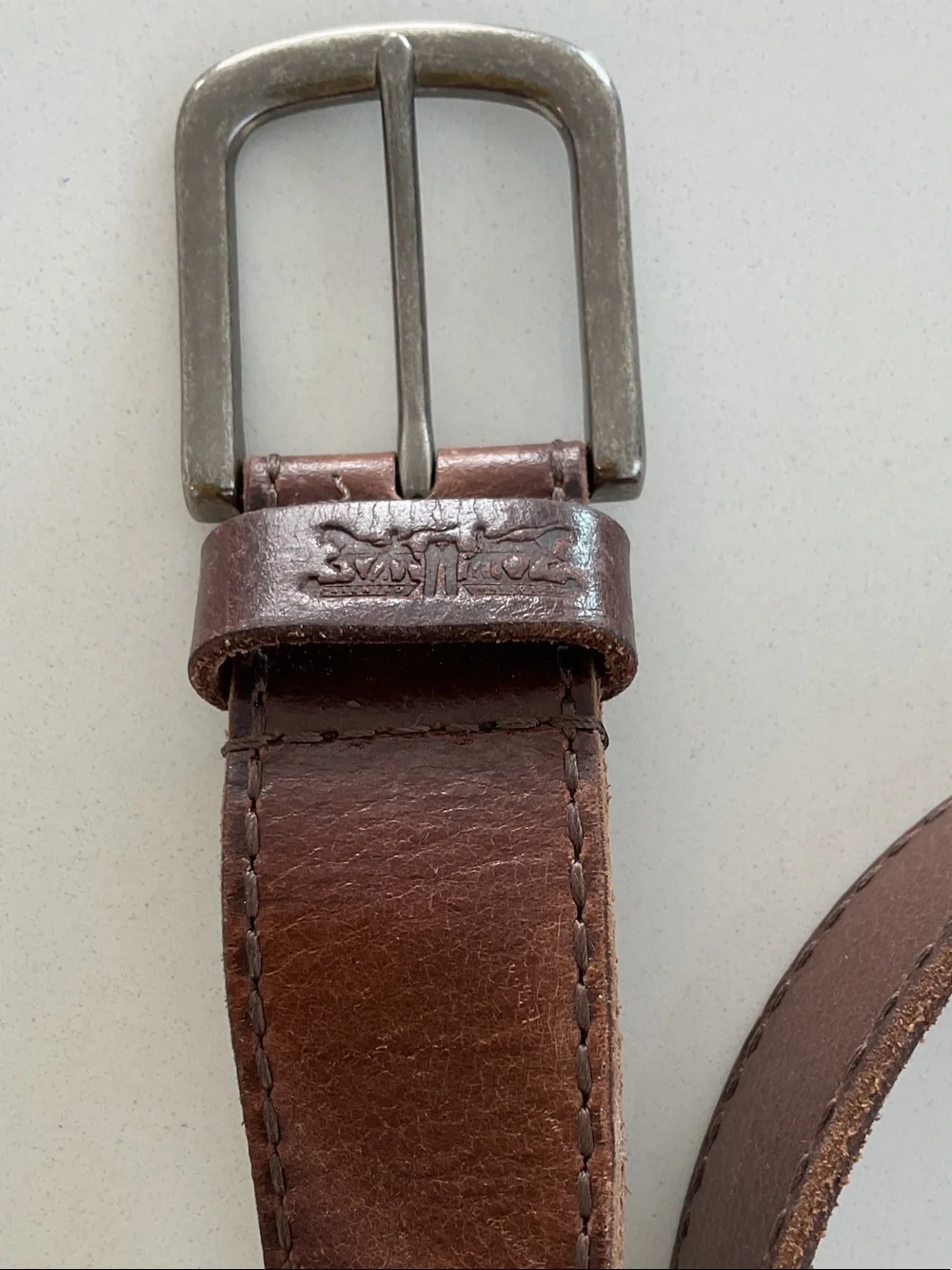 Levi's Men's Embossed Logo Loop Casual Leather Belt  11LV020154